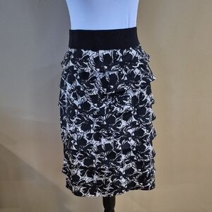 ALFANI Tiered Black and White Abstract Floral Pattern Lined Mini Skirt, Size 10